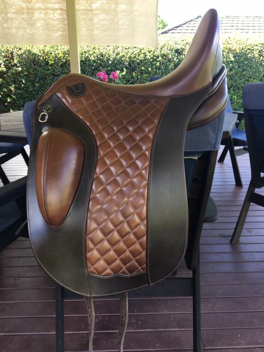 DP NovoFlex Bolero Dressage Deluxe DL saddle 17&quot;